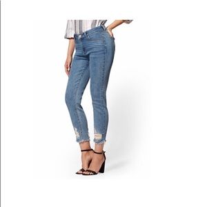 NWT❤️High-Waisted Destroyed Jeans - Happy Blue 10